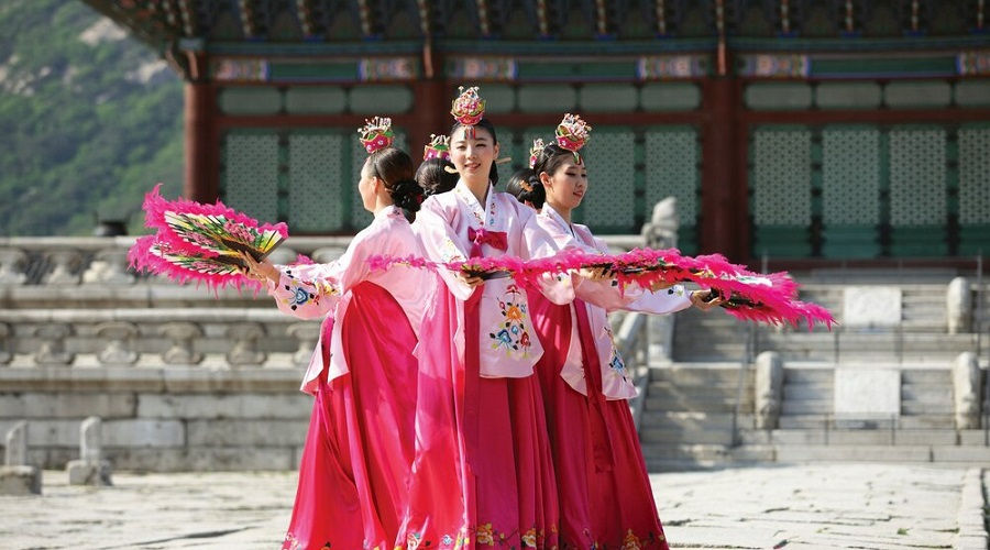 south korea - culture - dancer.jpg