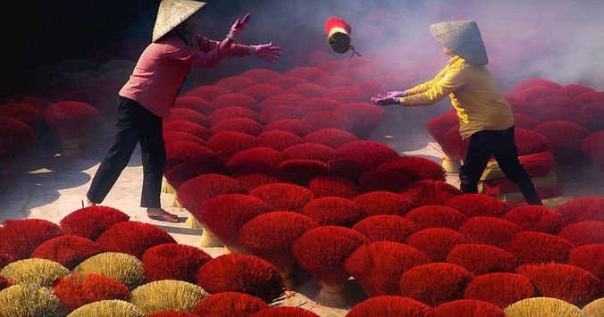 vietnam - bâtonnets d'encens à Quang Phu Câu 3.jpg