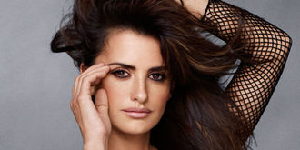 PENÉLOPE CRUZ VUELVE A POSAR PARA EL CALENDARIO PIRELLI 2017