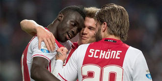 DAVINSON SANCHEZ ENCARRILA EL TRIUNFO DEL AJAX Y LA PRESIÓN AL FEYENOORD