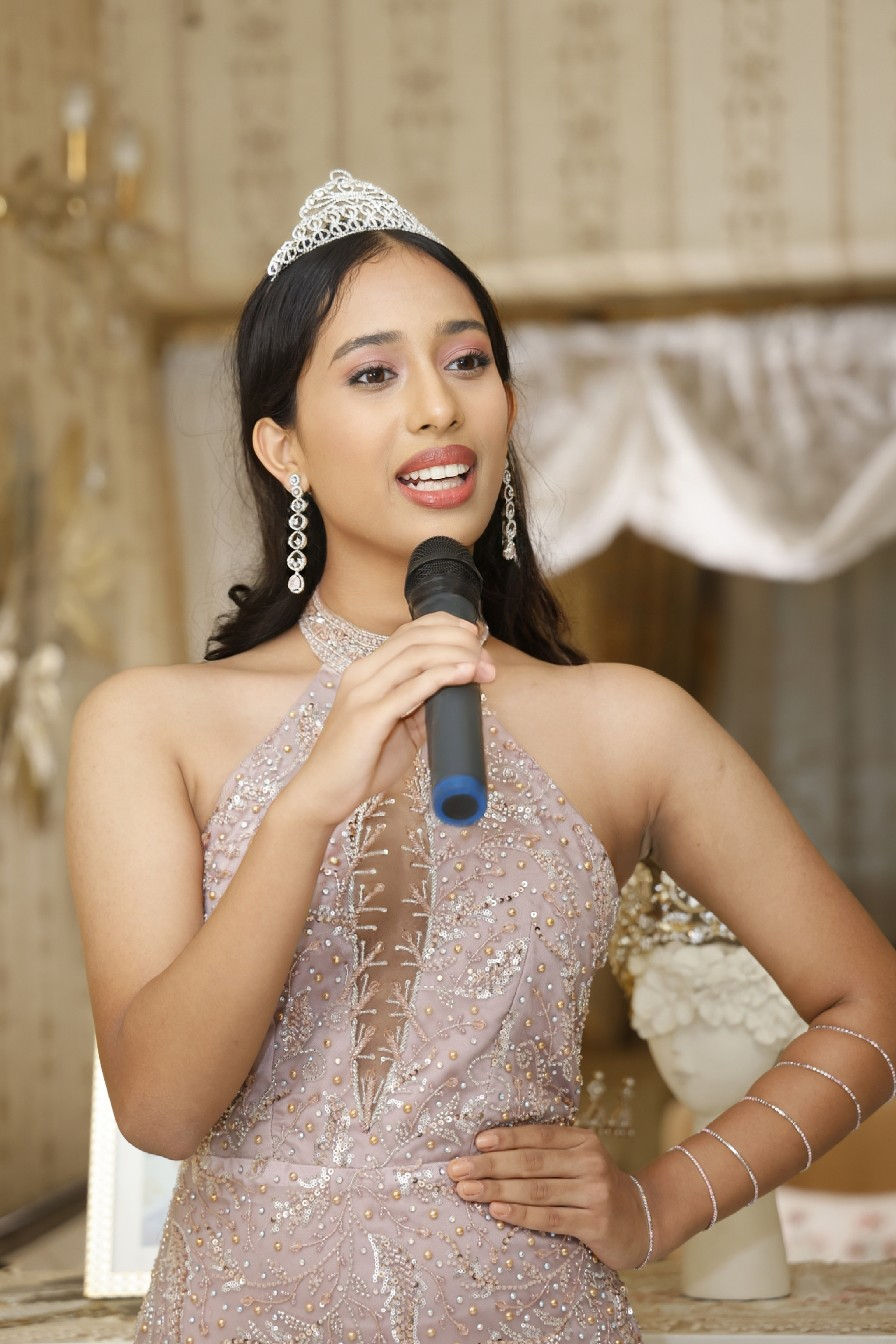 Public Speaking Curriculum for Pageant Contestants at The Tiara
Public speaking is one of the most important areas of pageant preparation.