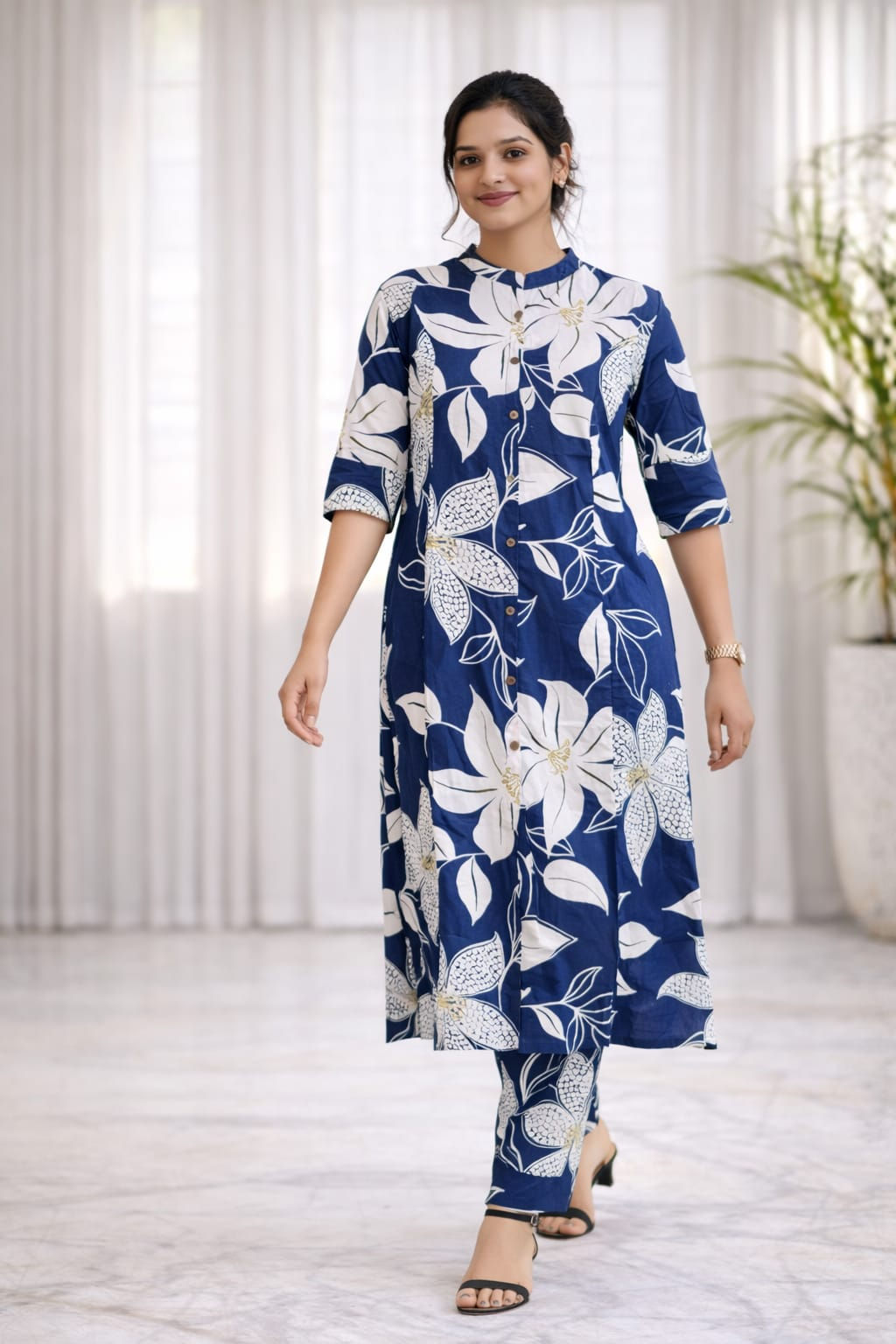 Woman wearing Women Floral Printed Mandarin Collar Kurta with Trousers posing happily. Indoor background.