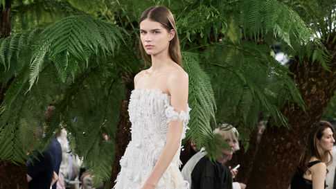Jonathan Anderson Honours Lynda Benglis In His Second Haute Couture Collection for Dior