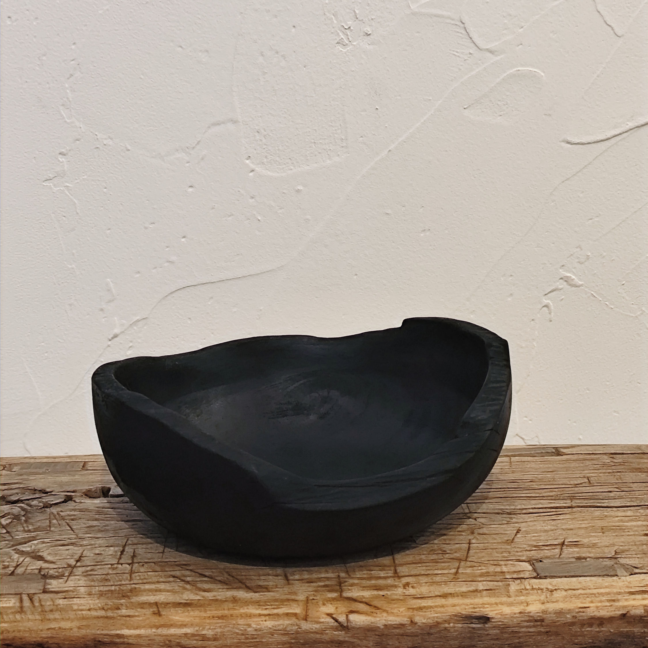 Bol en bois brûlé
