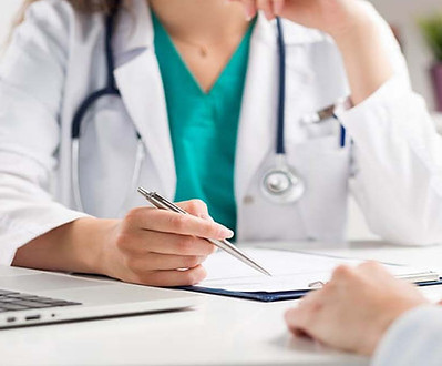 perito INSS fazendo avaliação