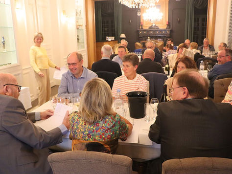 Wijnproeverij in de Salons Lodewijk Van Male te Brugge. 
