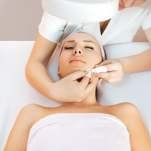Microdermabrasion-and-deep-pore-cleansing-facial_grande.jpeg