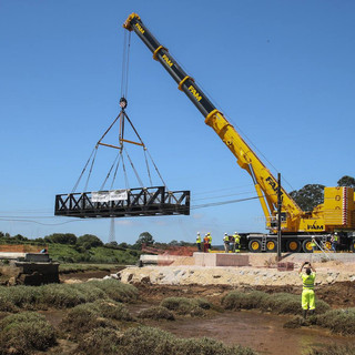 DINGEMAS-ESTRUCTURAS-INGENIERIA-ASTILLERO-VILLAESCUSA-CANTABRIA-PUENTE-HIERRO-CICLISTA-SOL