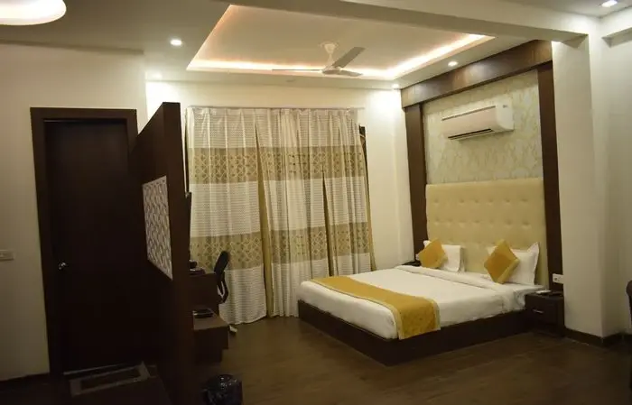 Couple friendly hotels in Agra