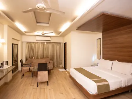 Top 5 Places to Stay in Indore for Couples, Solo Travelers, and Families Visiting the City