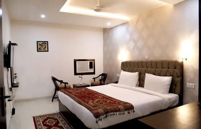 Couple friendly hotels in Agra