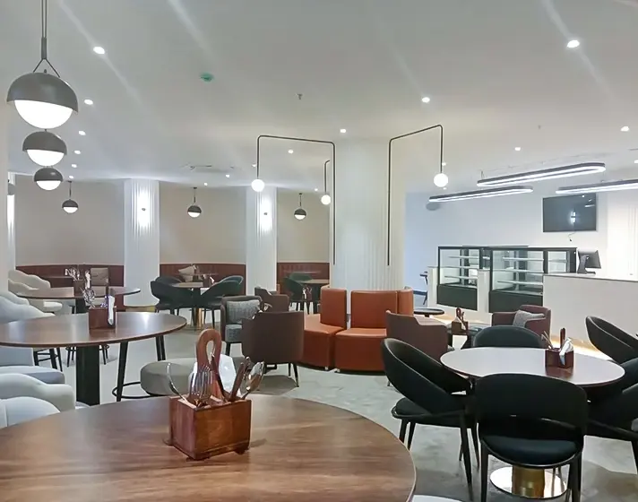 Exploring Hyderabad’s Famous Biryani Spots and Where to Freshen Up for the Day