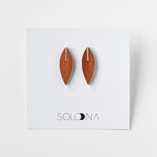 Miniature : Boucles d'oreilles en bois de récupération en forme de feuille.