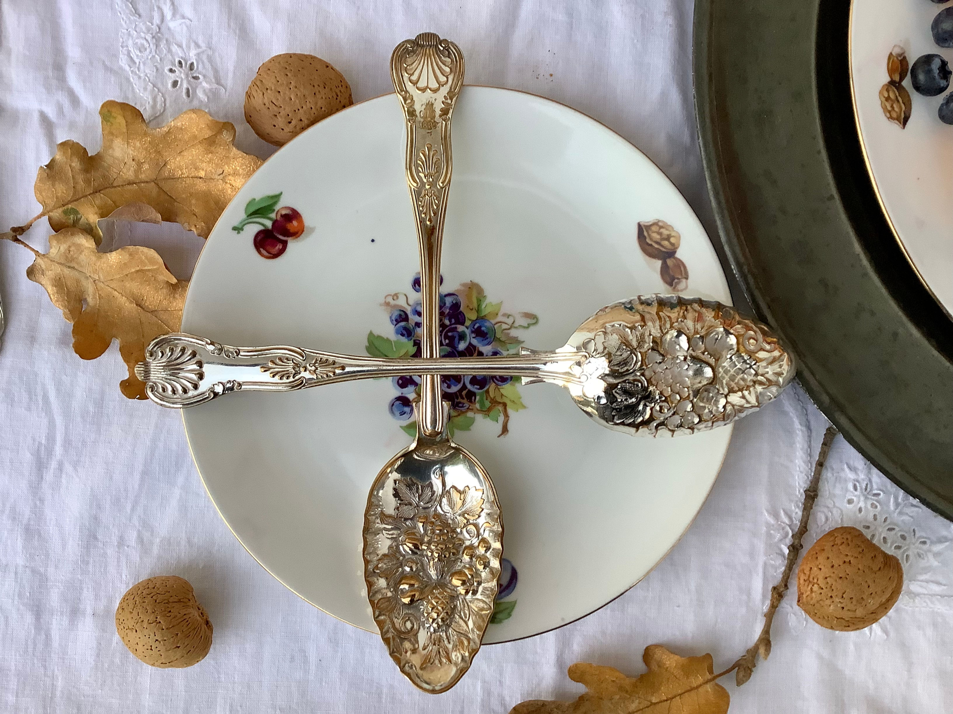 2 BERRY SPOONS - KINGS - 1899