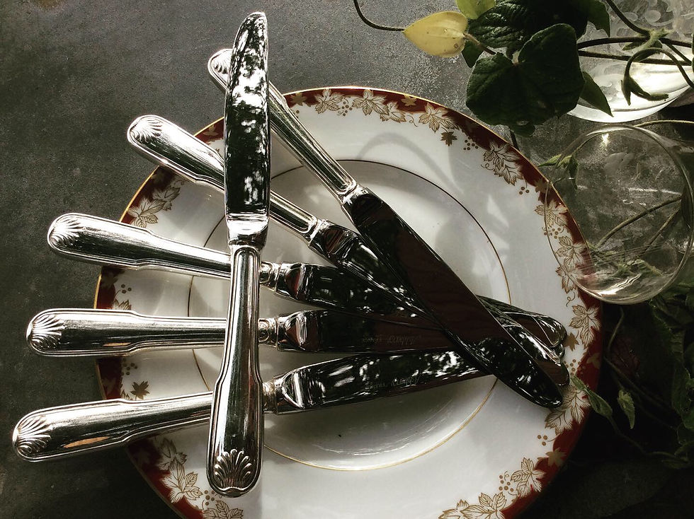 6 ASHBERRY DINNER KNIVES