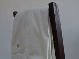 be noble TAILORINGが仕立てたオフホワイトのオーダーコットントラウザーズ