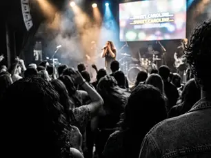 Best Karaoke for Parties: Why Live Band Karaoke Wins
