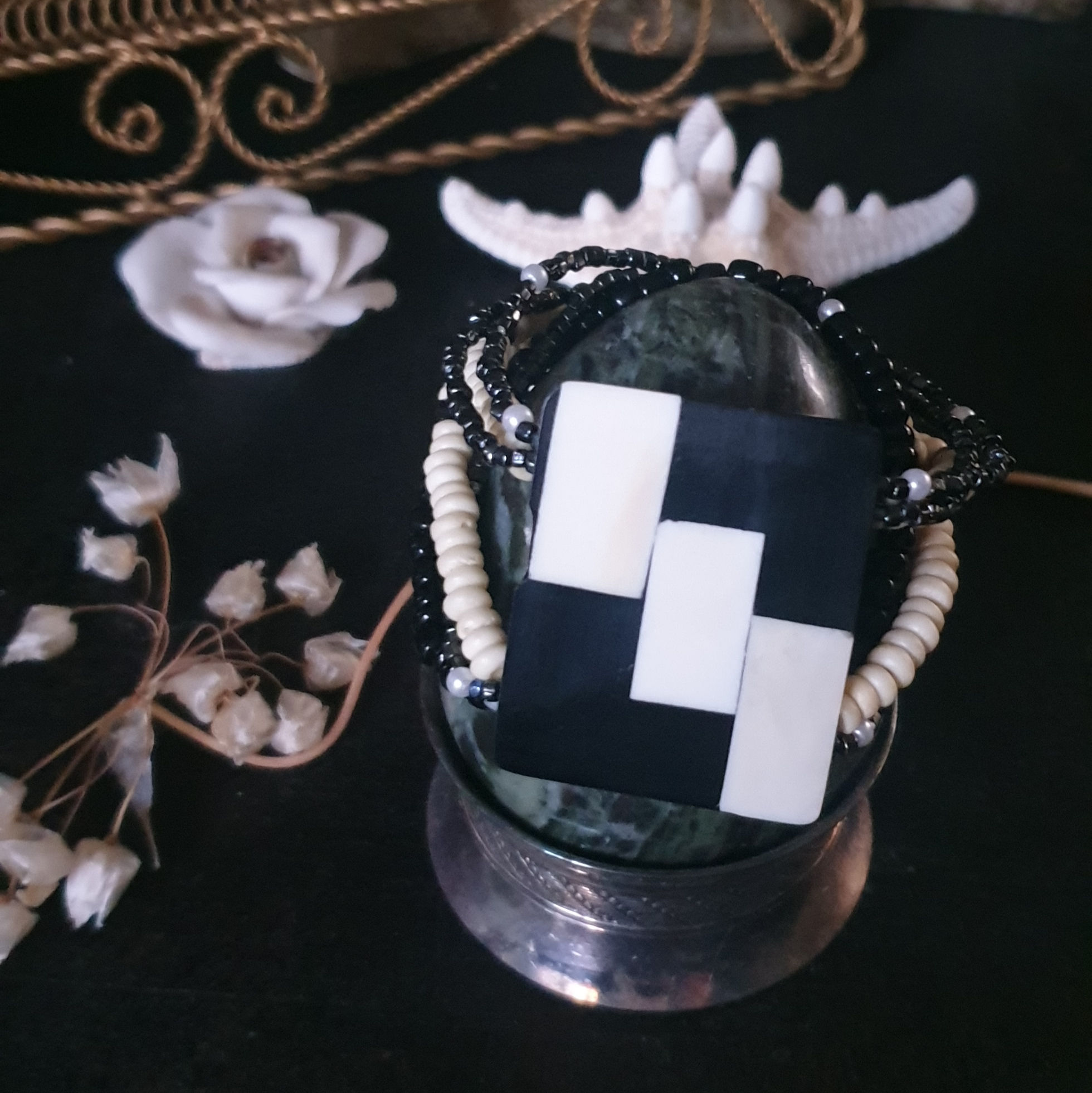 Bracelet manchette noir et blanc