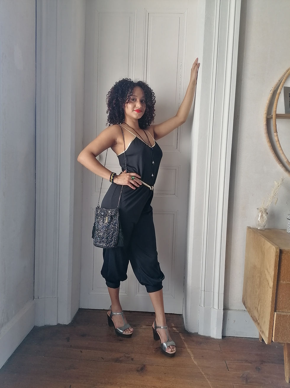 Combinaison noire et dorée