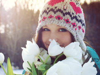 девочка с цветами, тюльпаны, весна, зима, цветы