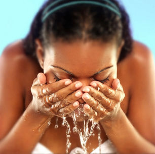 Pourquoi il ne faut jamais zapper le nettoyage du visage – même quand on ne se maquille pas