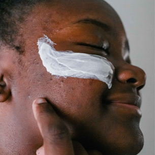 Pourquoi il ne faut pas arrêter sa routine anti acné ou anti taches trop rapidement ?