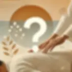 Ein Shiatsu-Praktiker aus Wien behandelt eine Person auf einer Matte in einer ruhigen, entspannten Atmosphäre