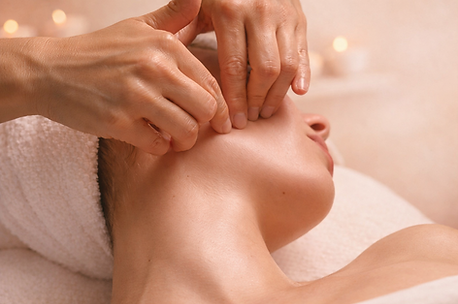 Soin Kobido : massage facial japonais pour tonifier, lisser et illuminer le visage naturellement.