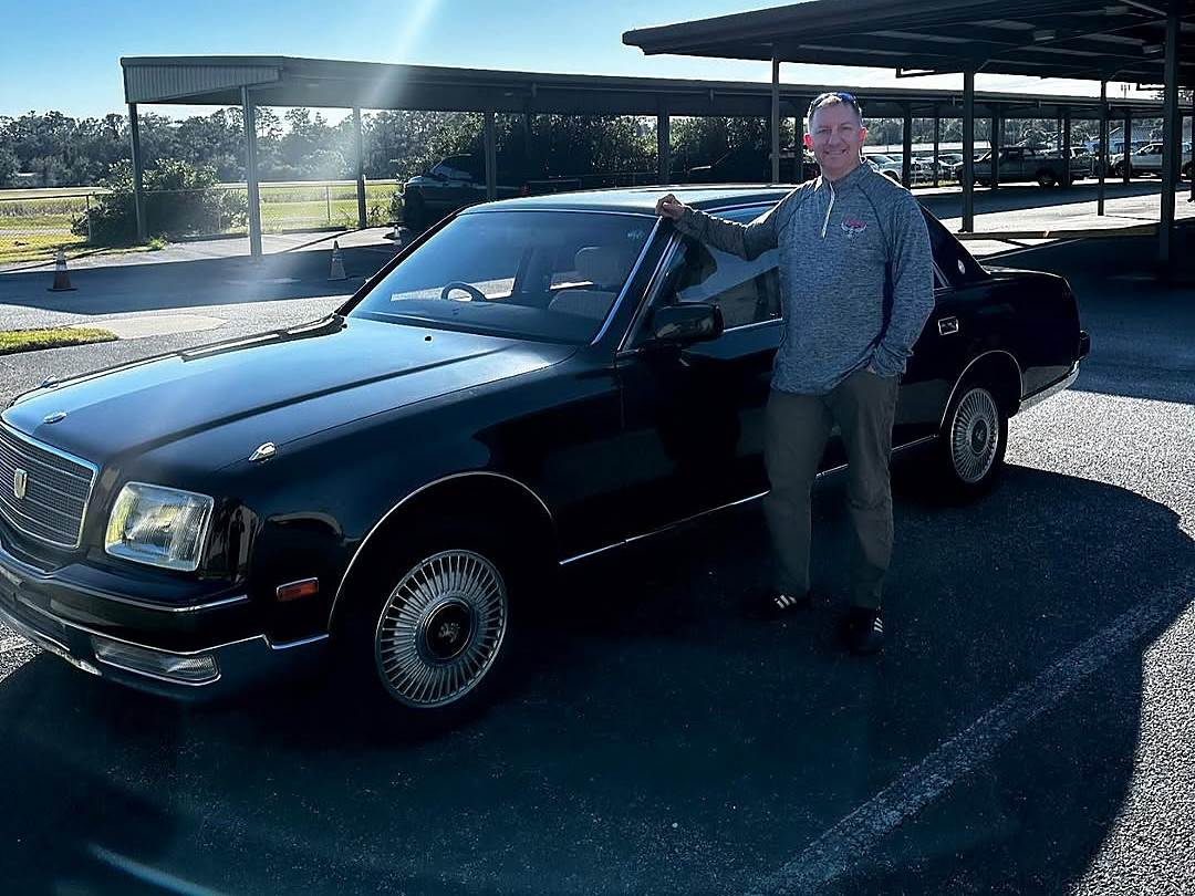 Toyota Century — photo 1 of 1