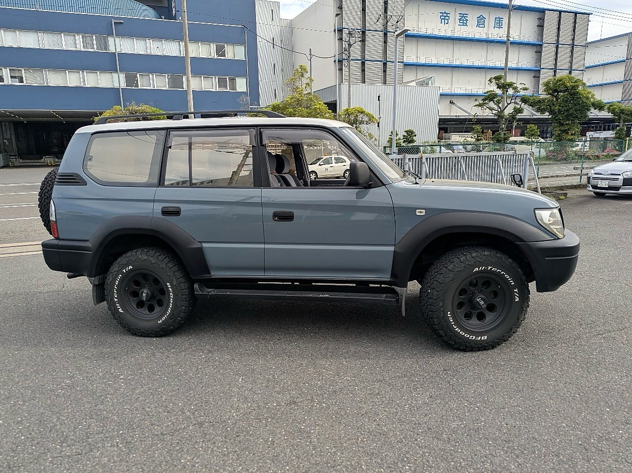 Toyota Land Cruiser Prado — photo 1 of 1