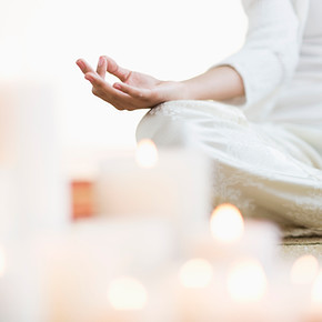 Meditation mit Kerzen