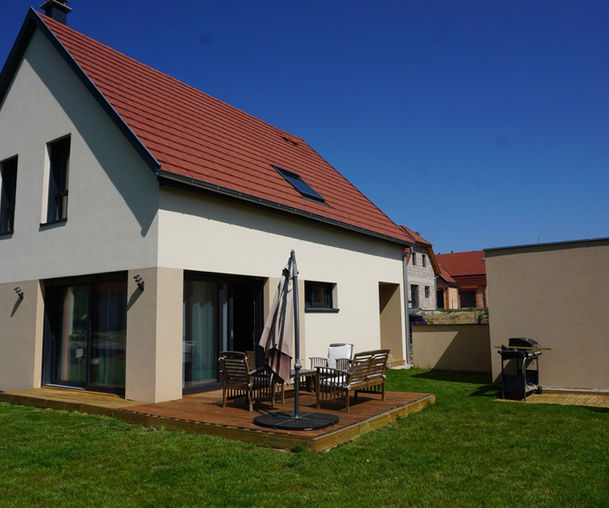 DIEFFENTHAL - Entre vignes et châteaux
Taille: 135.0 m², 3 Pièces, 3 Chambres, 2 Salles de Bains

Lits: 2 Lits simples, 2 Lits doubles, 1 Lit bébé, 1 Canapé