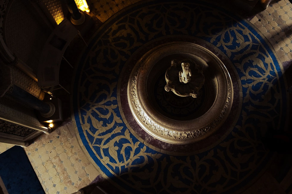 Nicole Vichier, "Átrio principal"