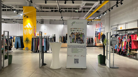 Retour en image sur notre vente caritative de vêtements de seconde main !