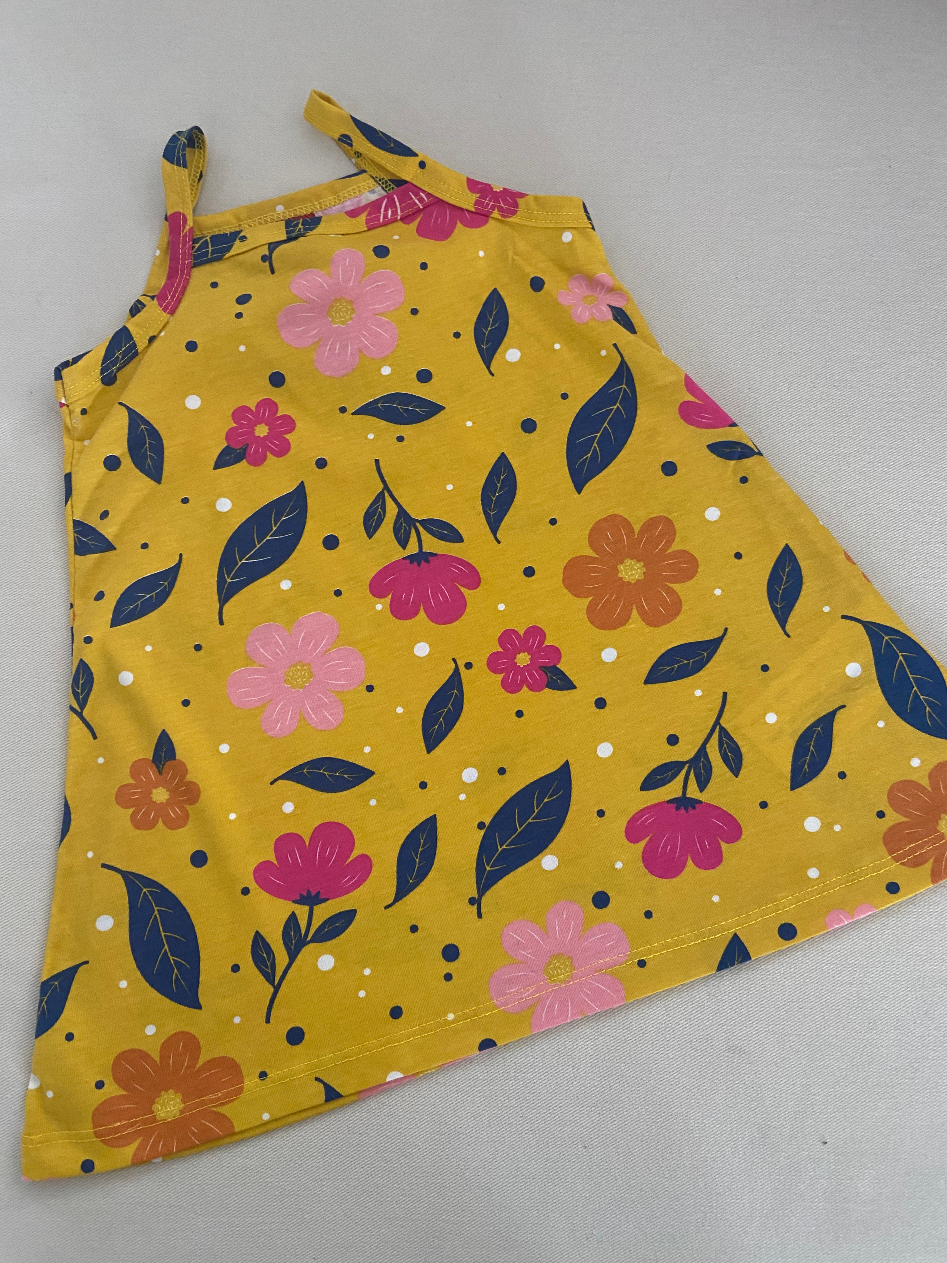 Vestido amarelo estampa flor basiquinho