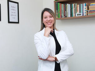 A adultização acontece quando exigimos de crianças e adolescentes responsabilidades e comportamentos para os quais ainda não estão prontos