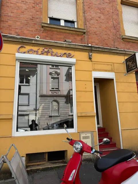 rénovation de la menuiserie d'un coiffeur à metz
