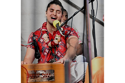 Yogindra singing_edited.png
