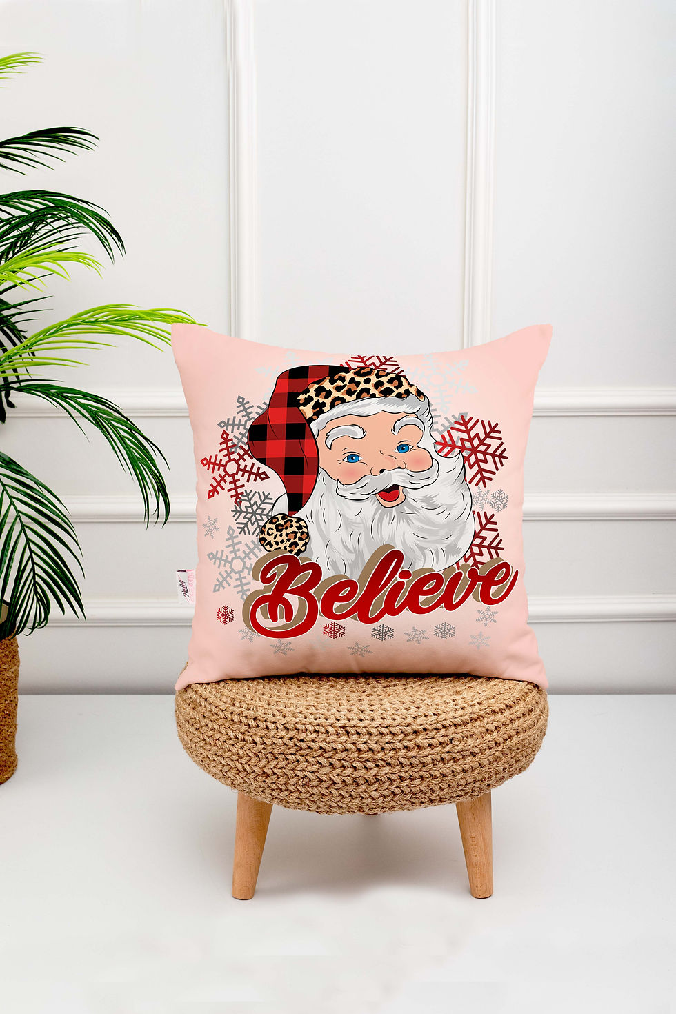 Pembe Fonlu Kırmızı Kar Taneli Noel Baba Dijital Baskı Kırlent Kılıfı