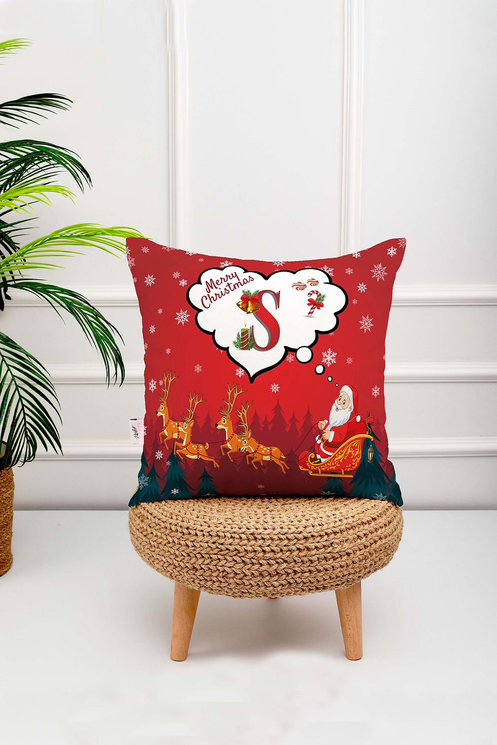 S Harfli Noel Baba ve Kızaklı Kırmızı Dijital Baskı Kırlent Kılıfı