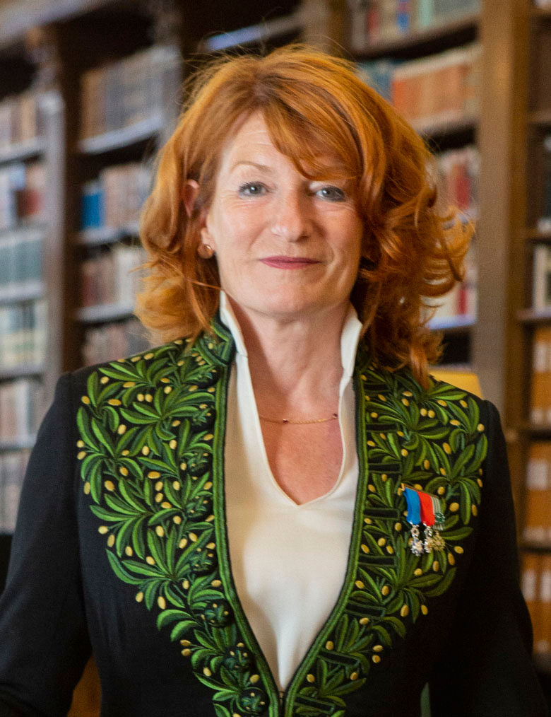 Muriel Mayette-Holtz
