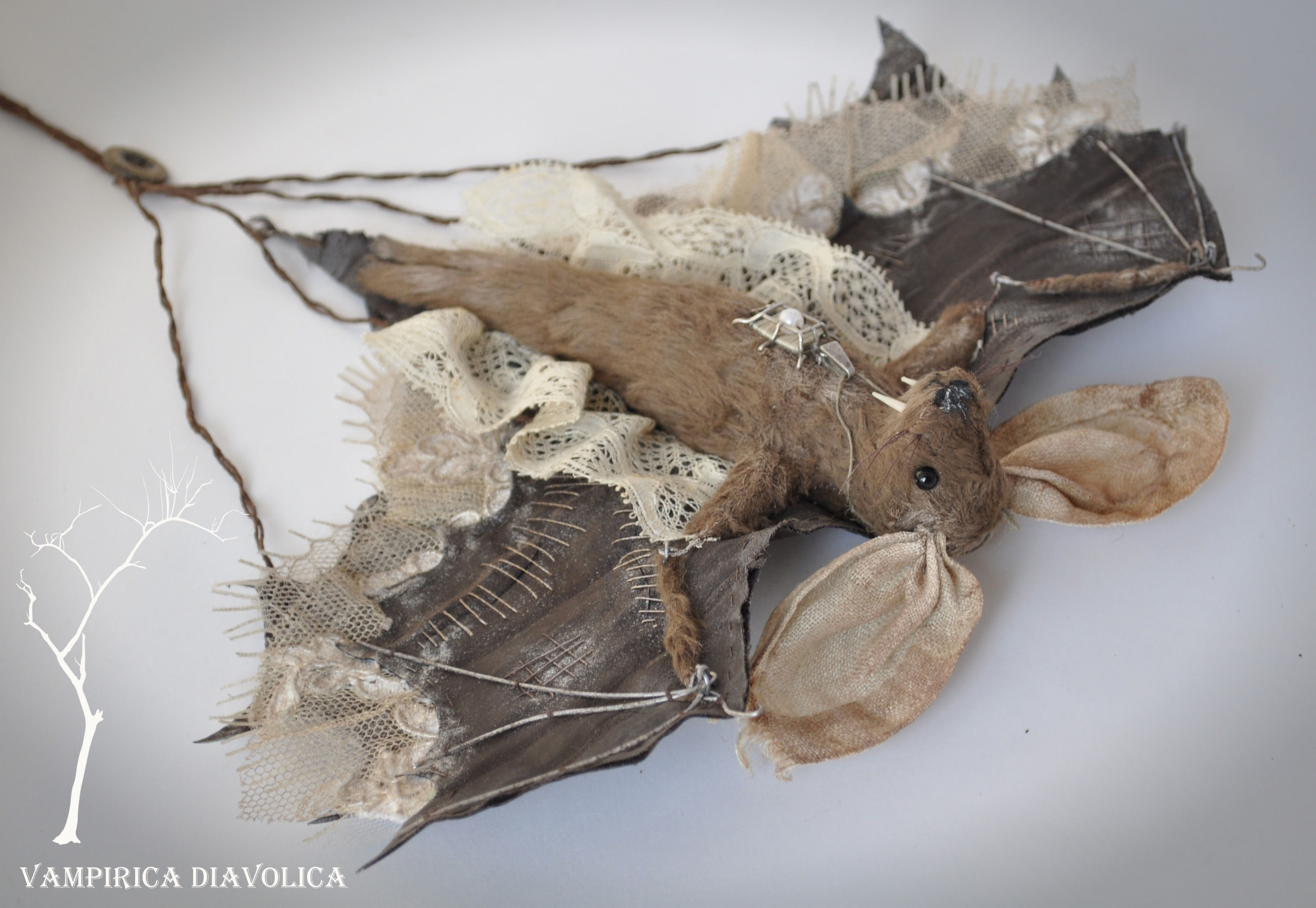 Bat vintage Vampirica Diabolica 6"