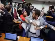 Fenaj e sindicato repudiam agressão a jornalistas em confusão no Congresso