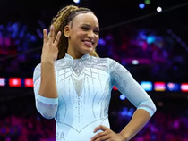 Rebeca Andrade conquista tricampeonato mundial no salto