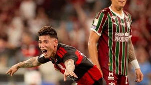 Brasileirão: Flamengo vence Fluminense e segue líder
