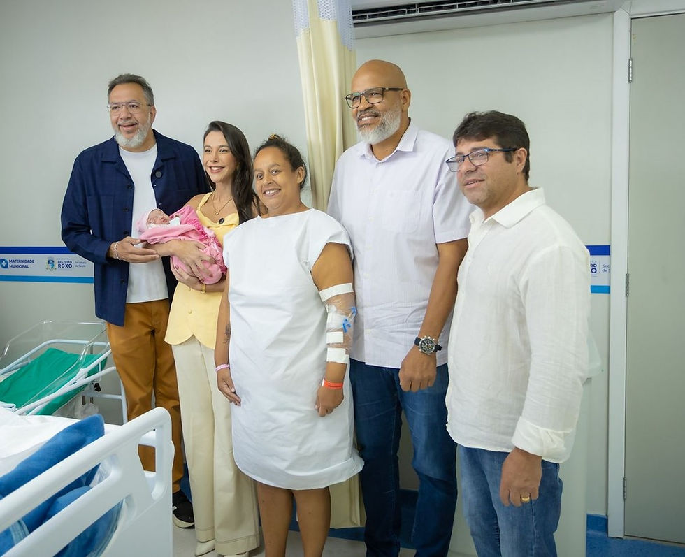 Prefeito Márcio Canella e vice – prefeita Marina Malta visitam o primeiro bebê nascido na maternidade municipal