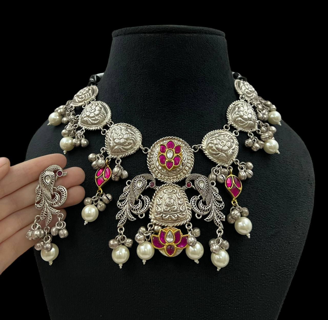 DESIGNER EMBOSSED WITH MULTI ELEMENT CHOKER SET