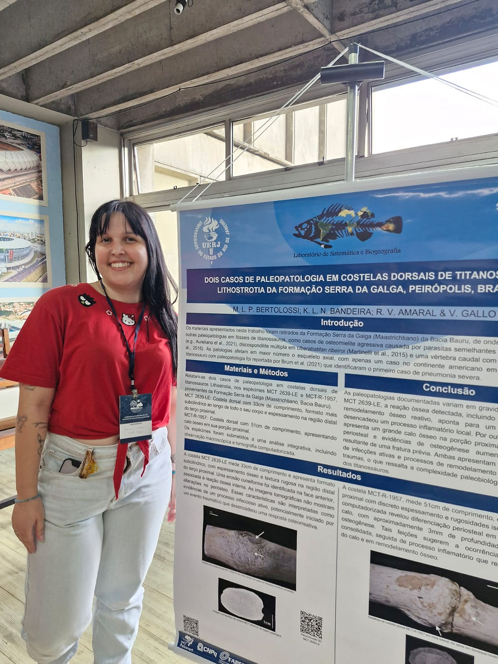 Maria Luiza Peres apresenta a pesquisa sobre paleopatologia nos titanossauros, que viveram há cerca de 145 milhões de anos, no período cretáceo
