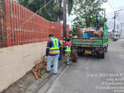 เจ้าหน้าที่เก็บขยะริมถนน, 3 ม.ค. 2025 08:09:47, ถนน ดาดี, ตำบล เนินพระ, ระยอง
