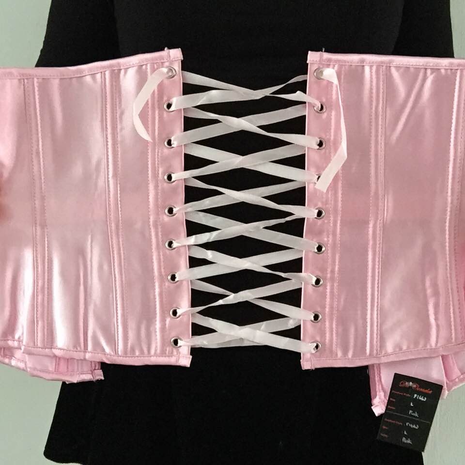 How to Wear a Corset dcorselet